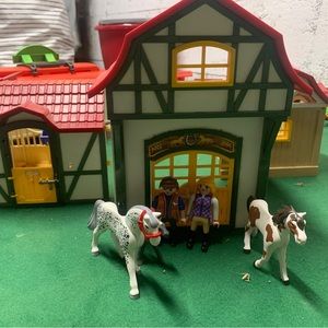 Playmobil horse barn